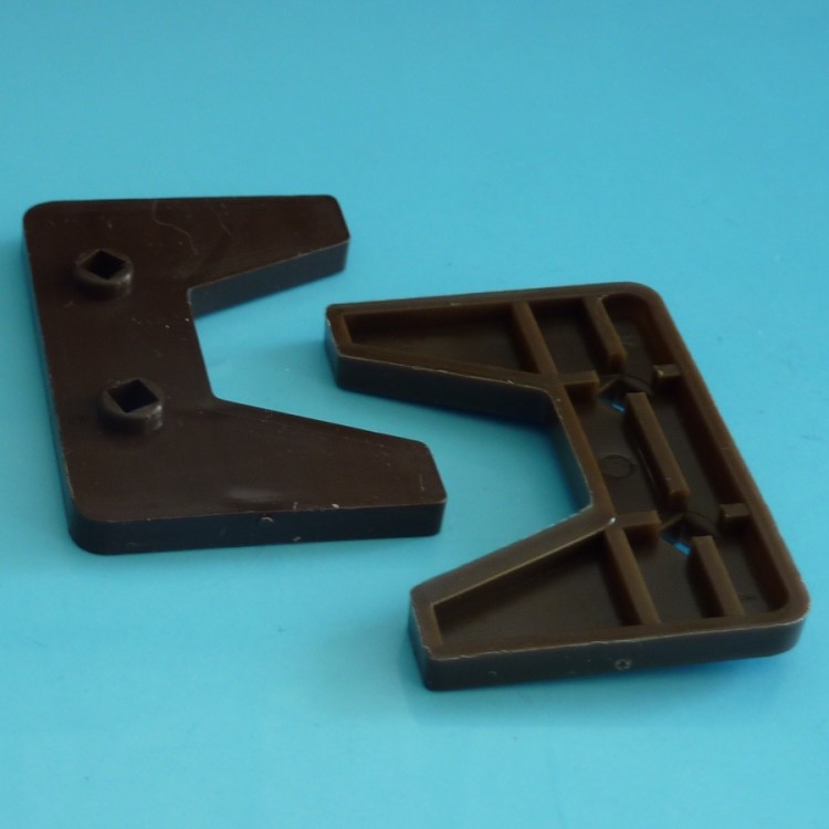 Комплект из 2 коричневых корректоров высоты штапика для кассетных горизонтальных жалюзи Комплект коричневых корректоров штапика для кассетных горизонтальных жалюзи. Устанавливается, если глубина штапика 14 - 18 мм.