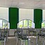 Вертикальные жалюзи с чередованием ламелей в школьной столовой